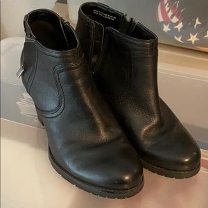 EUC. Clarks Artisan black boots size 9
